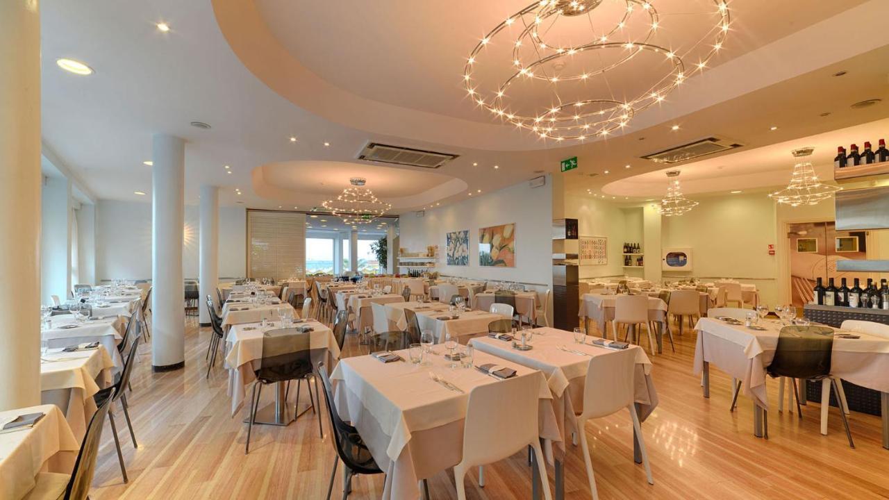 Hotel Rex - Fronte Mare Риччоне Экстерьер фото