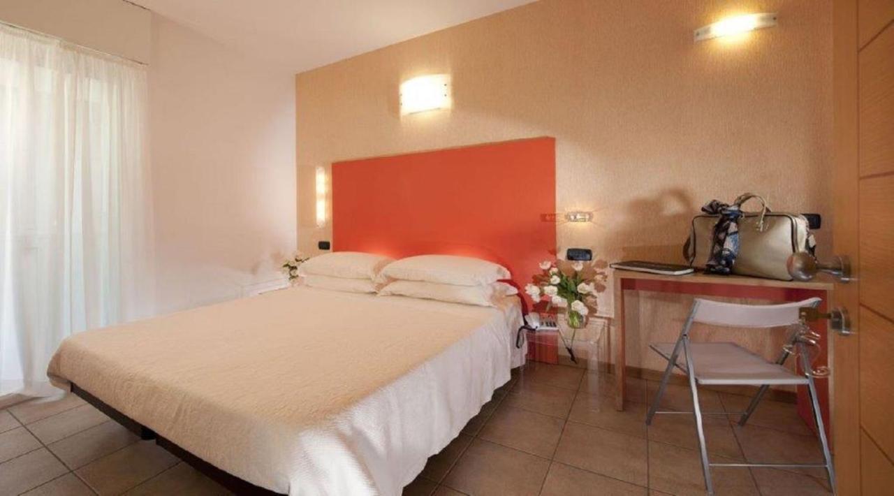 Hotel Rex - Fronte Mare Риччоне Экстерьер фото