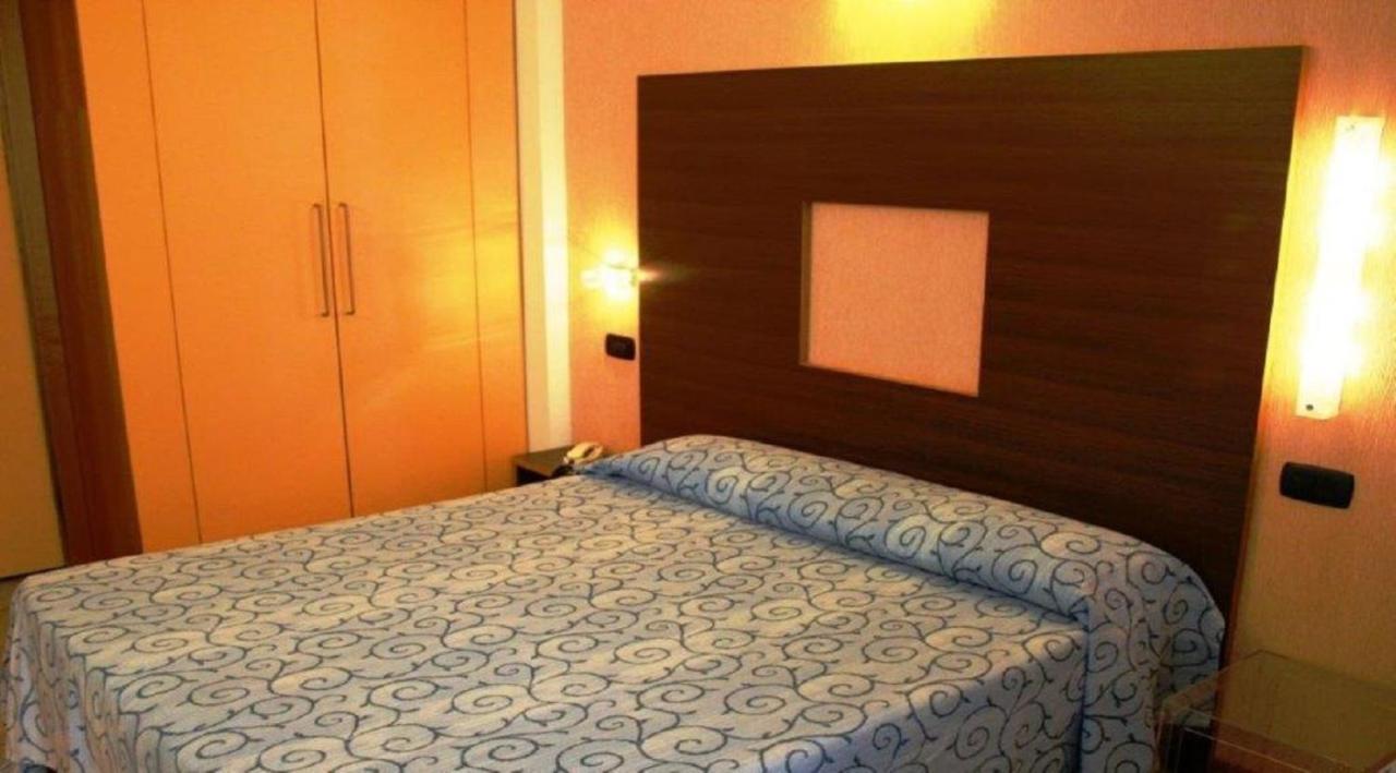Hotel Rex - Fronte Mare Риччоне Экстерьер фото