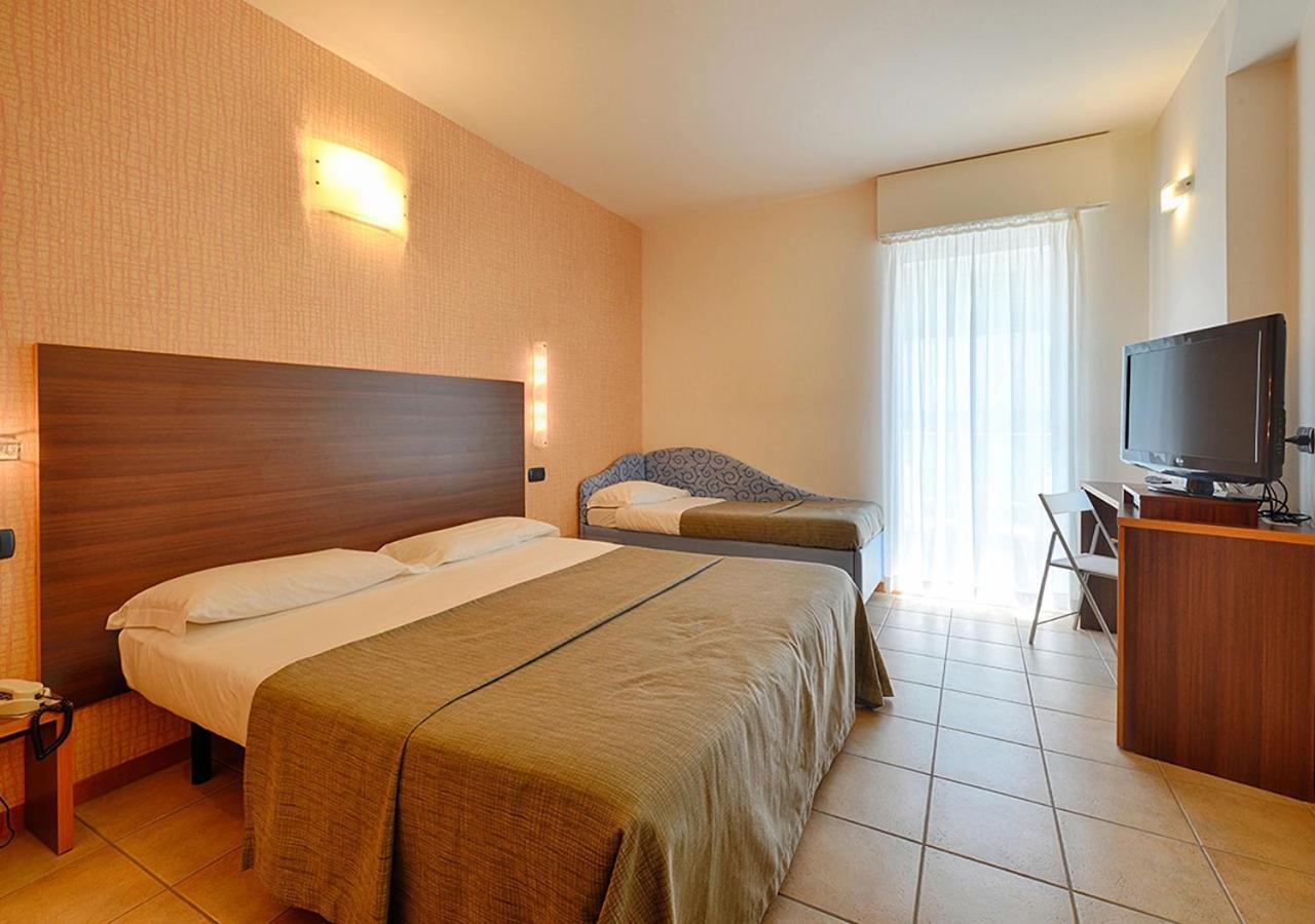 Hotel Rex - Fronte Mare Риччоне Экстерьер фото